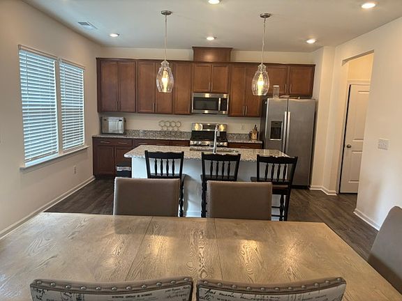 4th image of 406 Auburndale Ct
