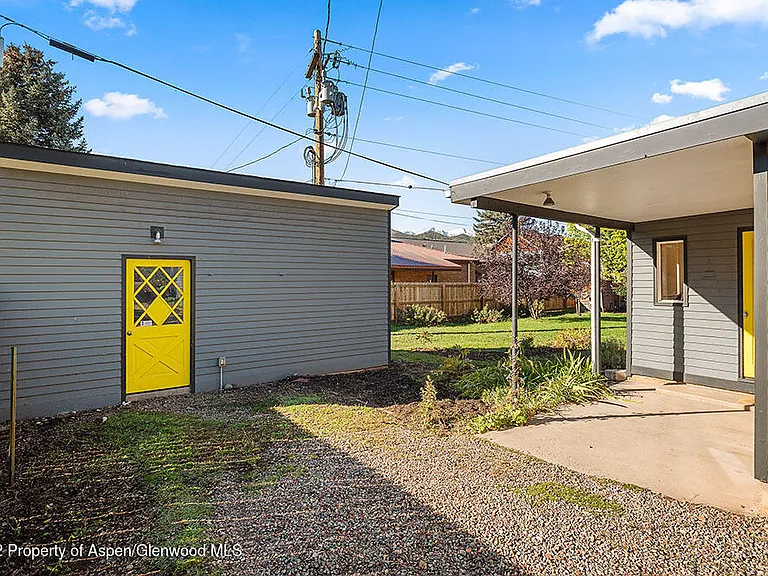 235 E Homestead Dr — Photo 3