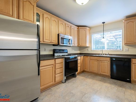4th image of 411 E Duane Ave
