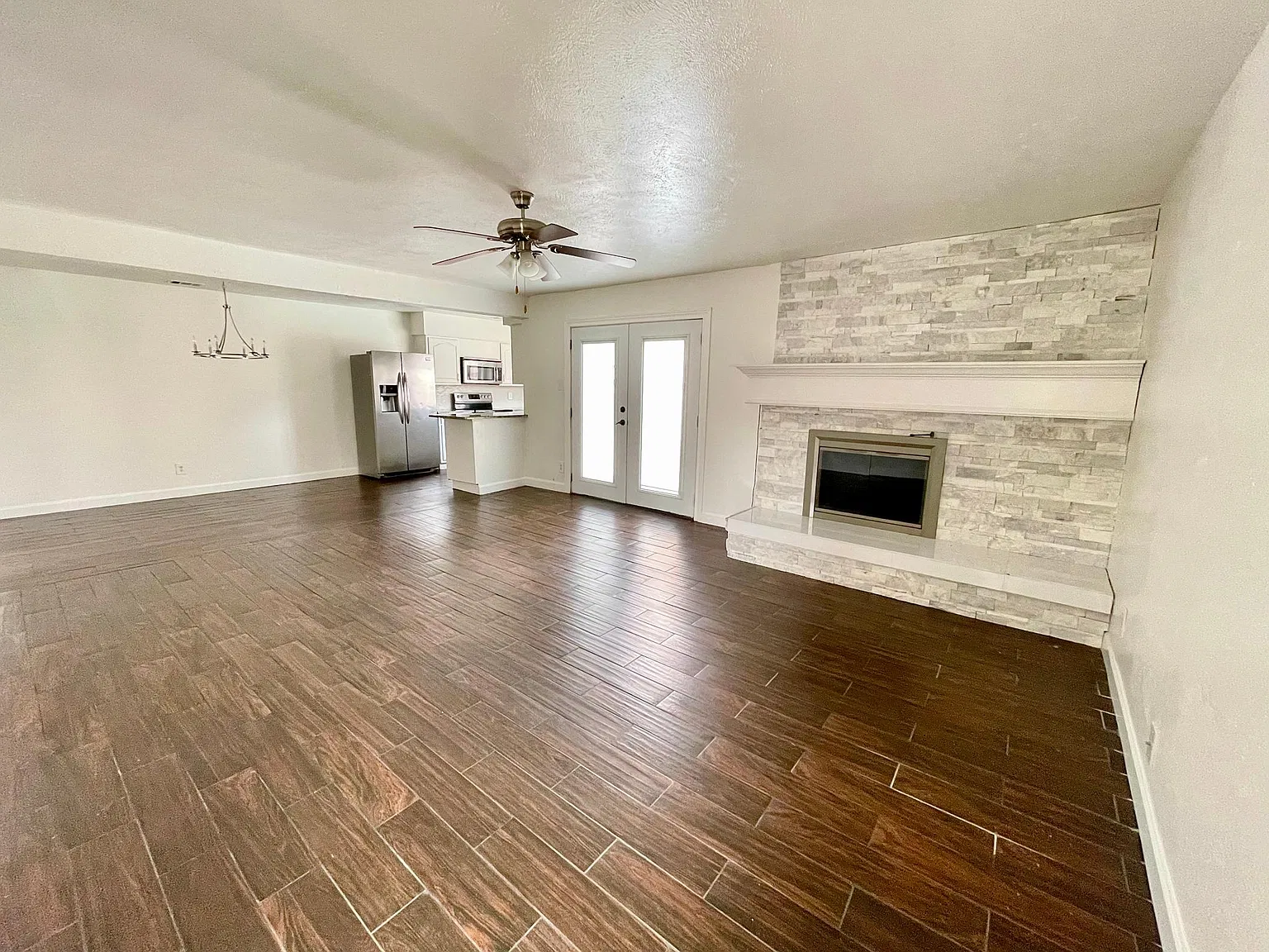 4 bed, 2155 sqft, $2,800 — Photo 1