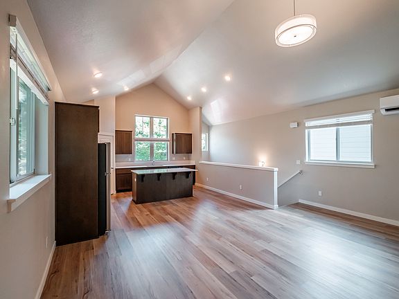 3rd image of 1366 Pacific Ave #122-B