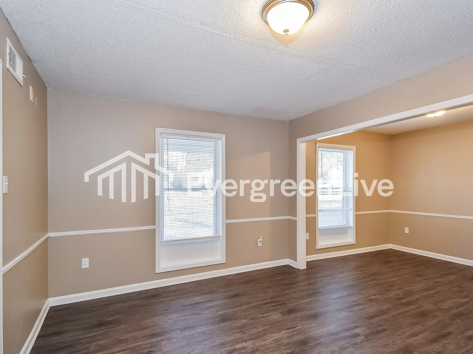 3 bed, 2.0 bath, 1422 sqft, $1,245 — Photo 3