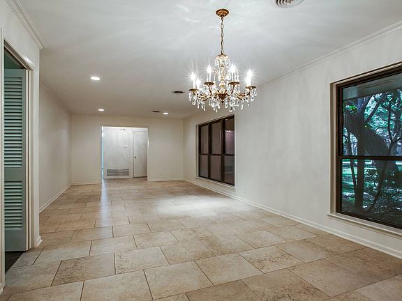 5th image of 208 S Manton Ln