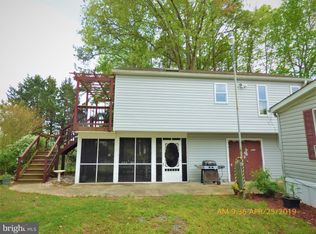 104 Neptune Ln, Hague, VA 22469
