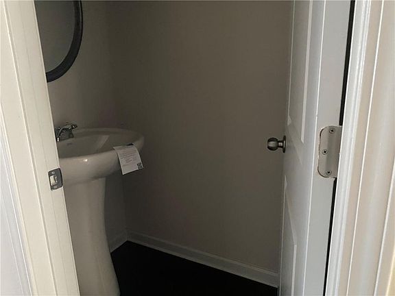 5th image of 7083 Gladstone Cir
