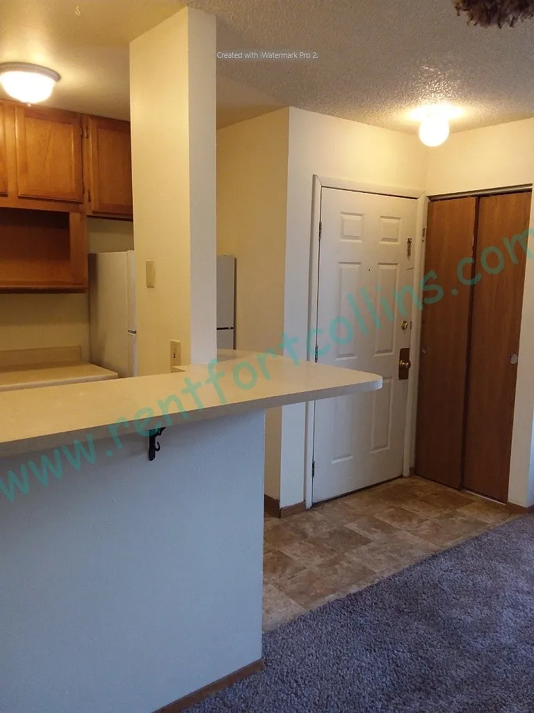 Building Photo - 602 S Whitcomb St #201