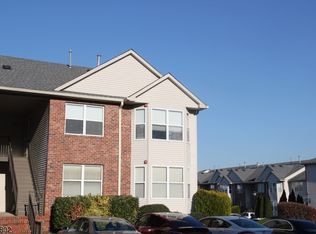 26 Gracie Rd #208, East Hanover, NJ 07936