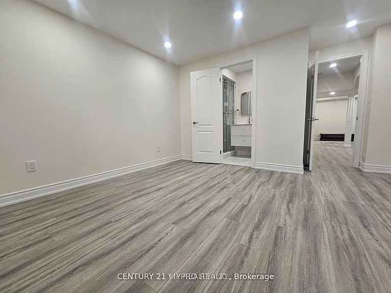25 Kentley St #BASEMENT — Photo 8