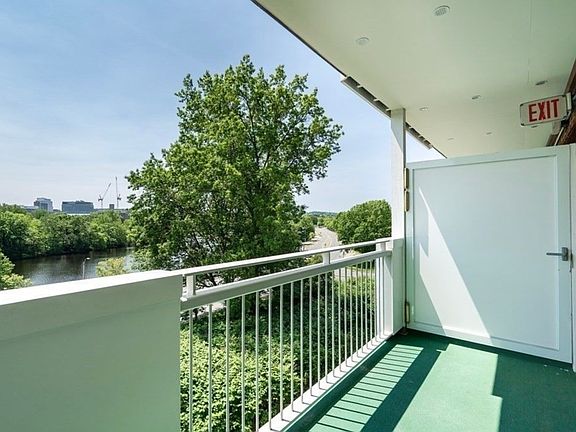 5th image of 227 Coolidge Ave APT 211
