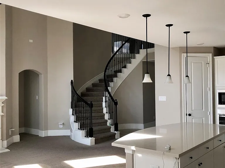 520 Pedernales St — Photo 5