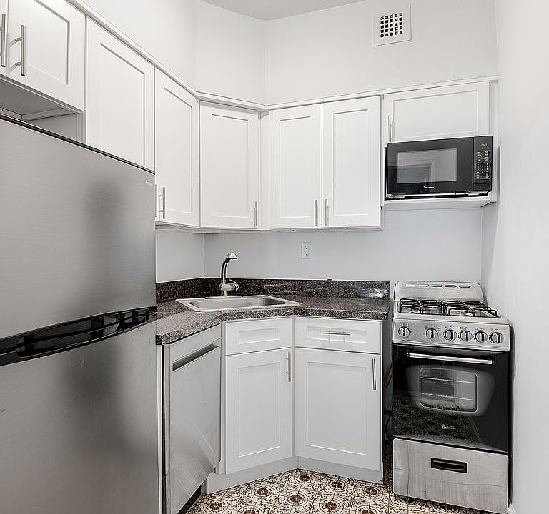 2nd image of 14 W 88th St APT A