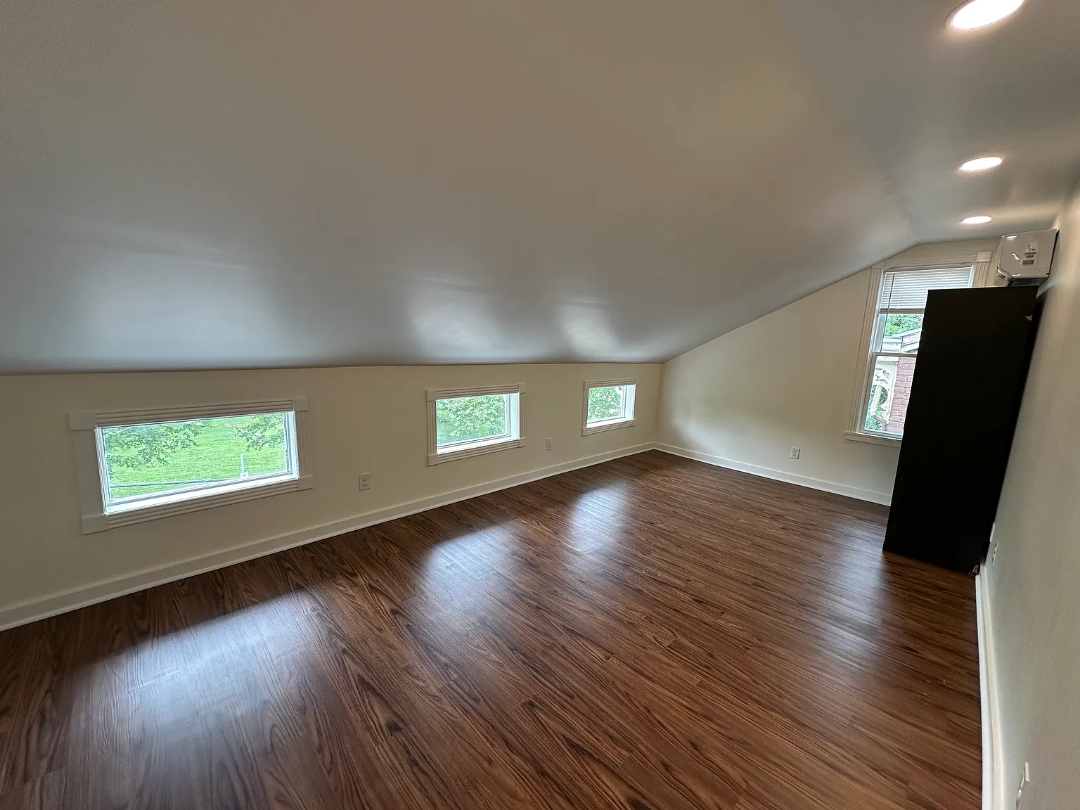 4 bed, 1500 sqft, $3,195 — Photo 4