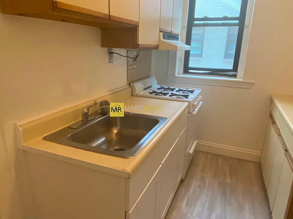 39 Glenville Ave #10