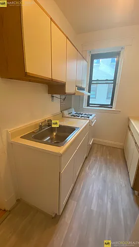 39 Glenville Ave Photo 1