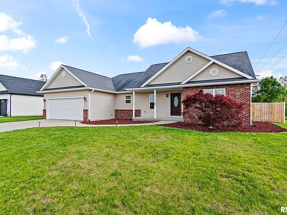 3rd image of 3904 Peach Tree Dr