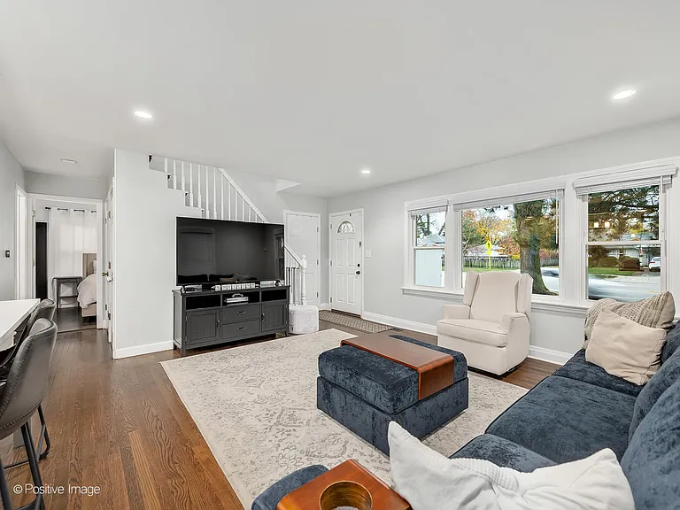 4224 Main St — Photo 1