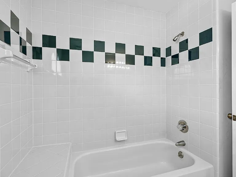 77 Folcroft Ln — Photo 50