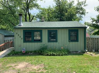 2962 N Williams Lake Rd, Waterford, MI 48329