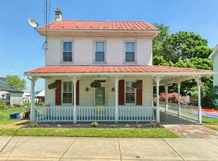 414 Maple St, East Earl, PA 17581