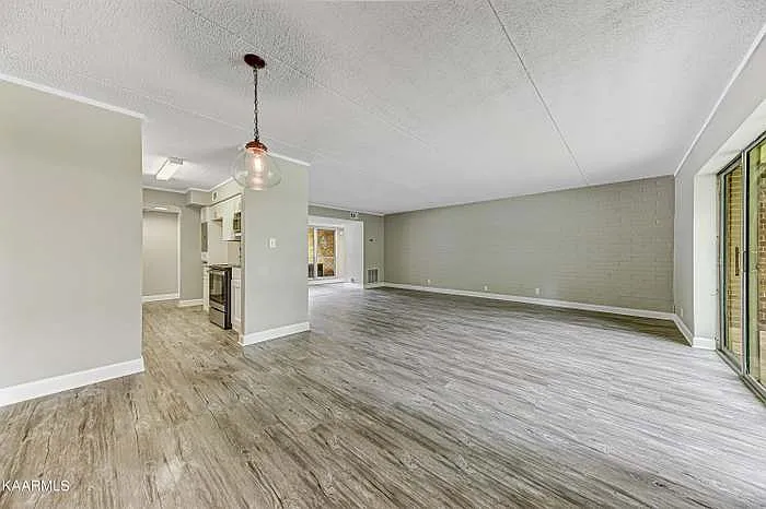 2 bed, 1295 sqft, $1,875 — Photo 4