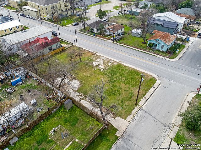 2nd image of 600 S Hackberry