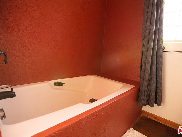 6767 California Ave — Photo 12