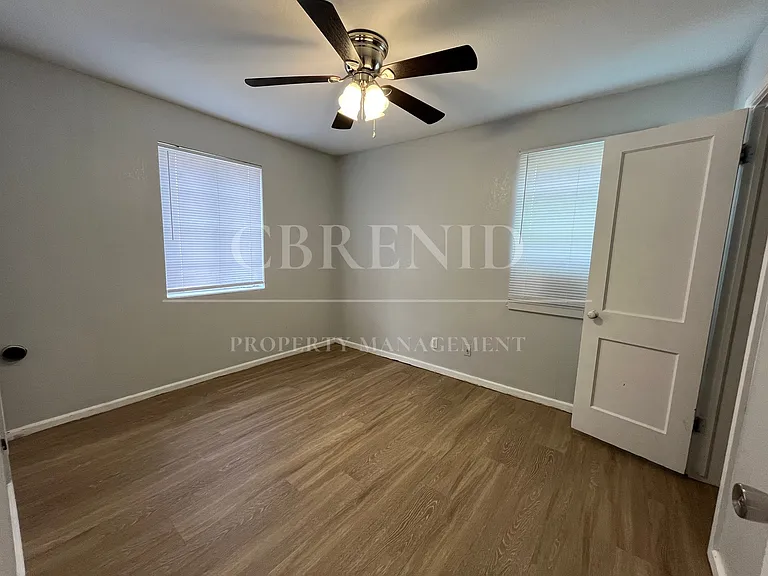 1320 W Rupe Ave — Photo 8