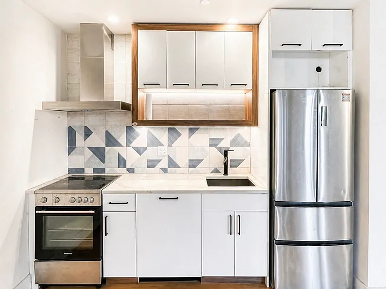 240 Stagg St #4B — Photo 2