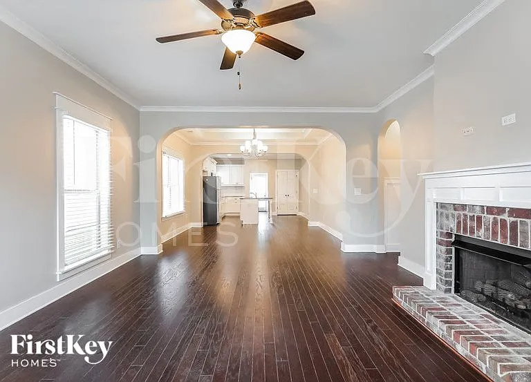 4881 Mountain Gap Dr — Photo 3