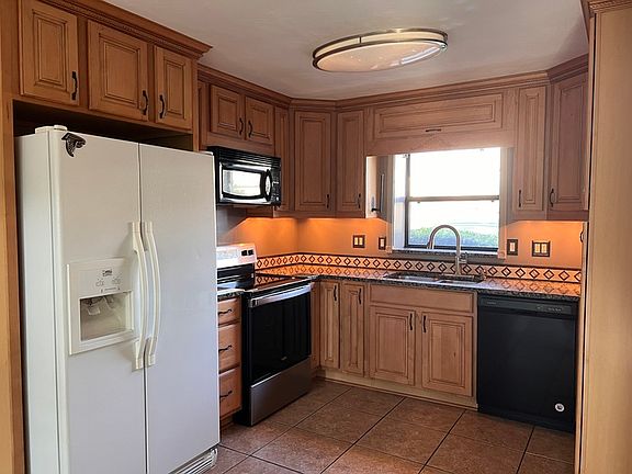 3rd image of 2089 Pine Tree Dr APT 50