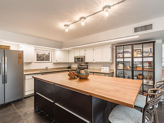 5th image of 4818 N 72nd Way