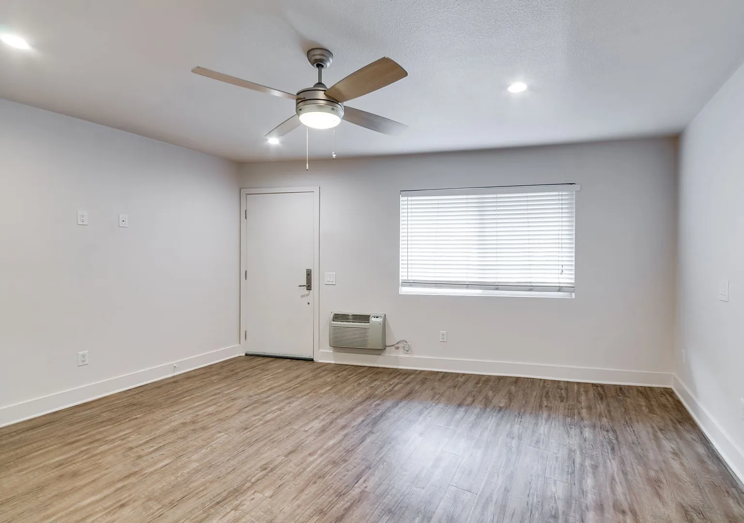 Canyonwood Apartments — Photo 2