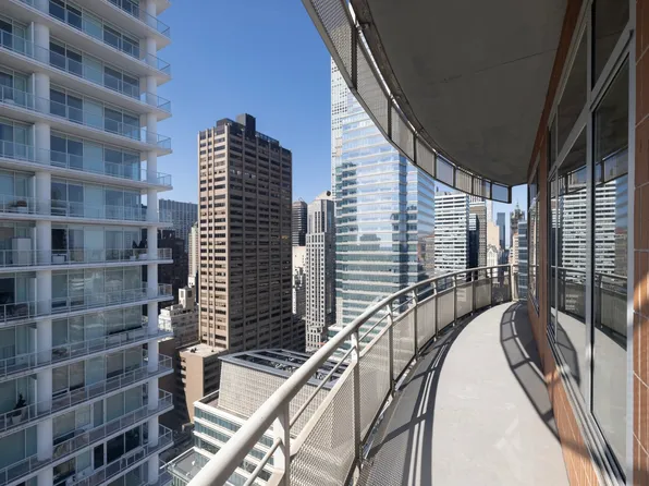 205 East 59th Street image 3 of 15