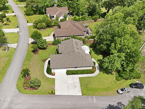 5th image of 411 Oakmont Drive