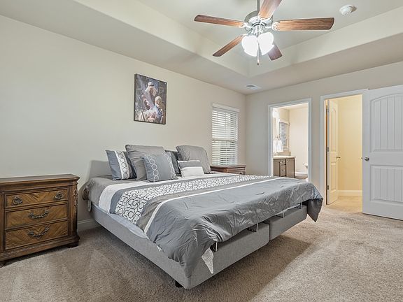 4th image of 220 Hillcrest Dr