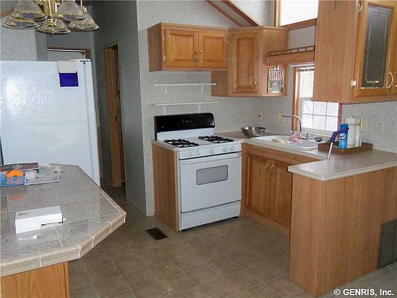 3rd image of 6731 South St