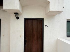 920 Lowena Dr, Santa Barbara, CA