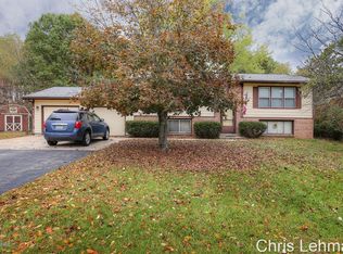 6855 Suzanne Ct, Howard City, MI 49329