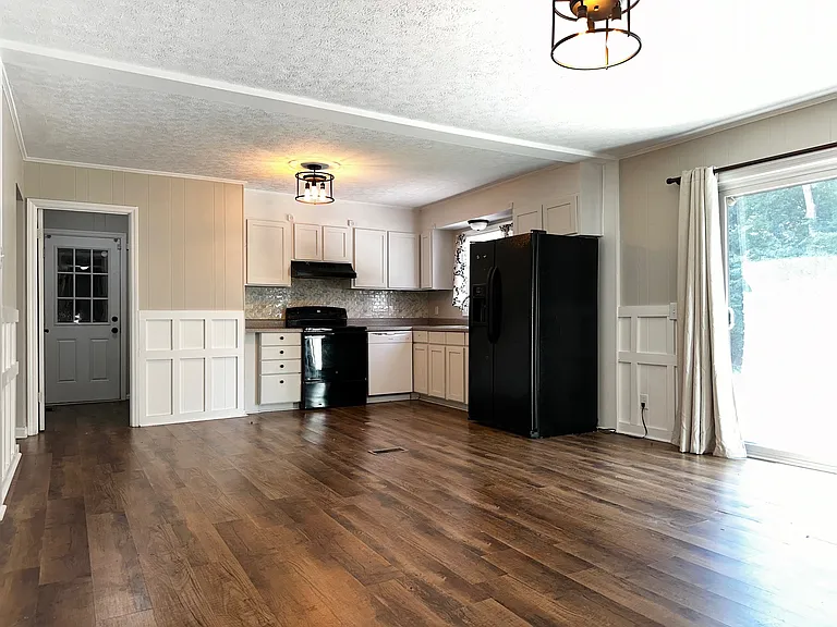 2527 Kingston Dr — Photo 8