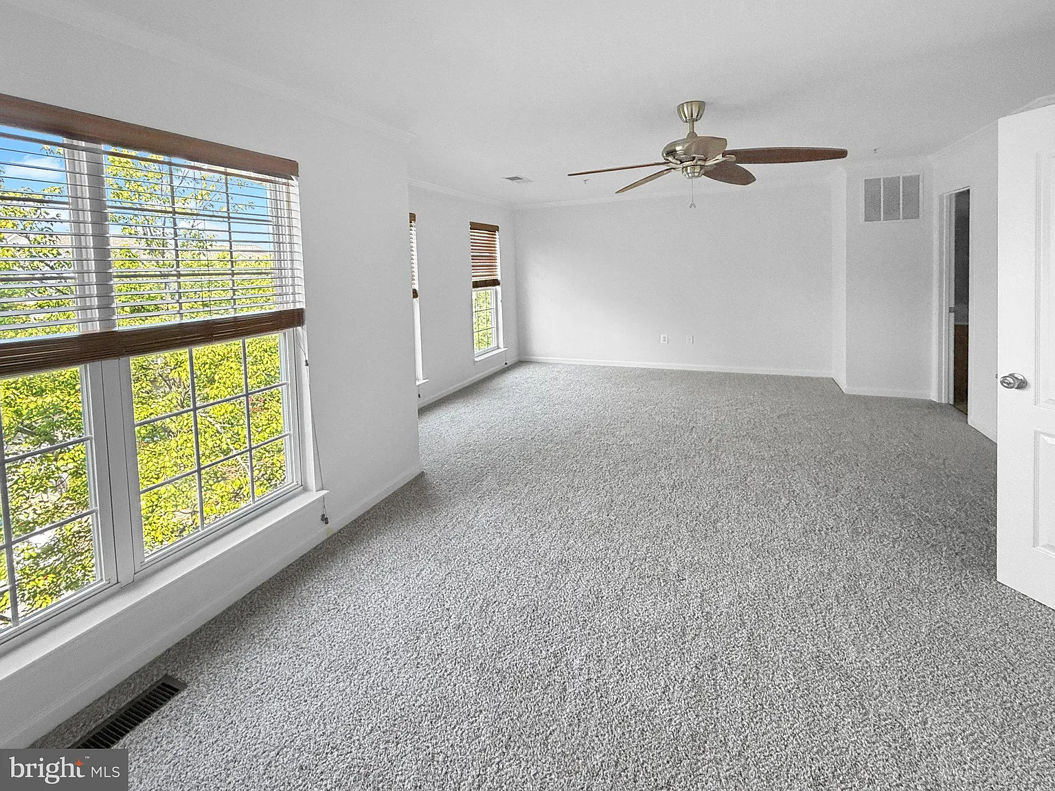 3 bed, 2.5 bath, 1704 sqft, $2,350 — Photo 4
