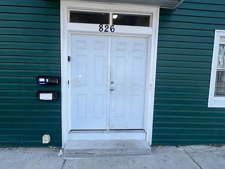 S 15th St — Photo 7