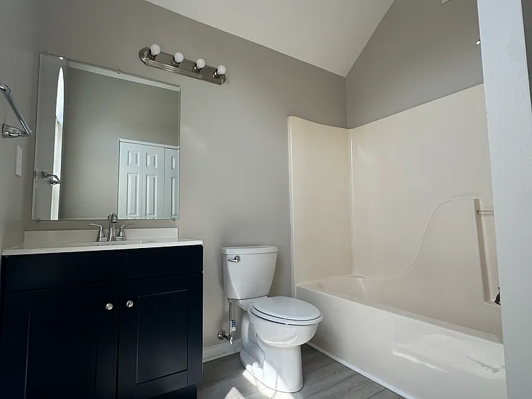 122 Wexford Dr E — Photo 21