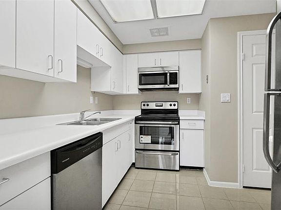 4th image of 2001 Holcombe Blvd Unit 404