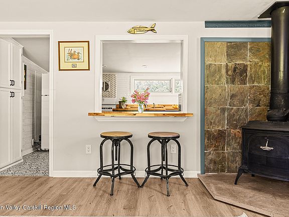 3rd image of 142 Conklin Brook Road