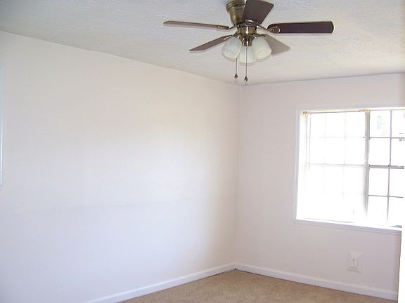 3rd image of 2908 Rollingwood Dr