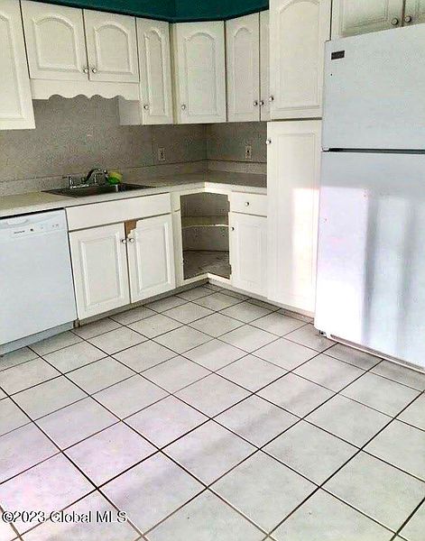3rd image of 27 Winnie Avenue