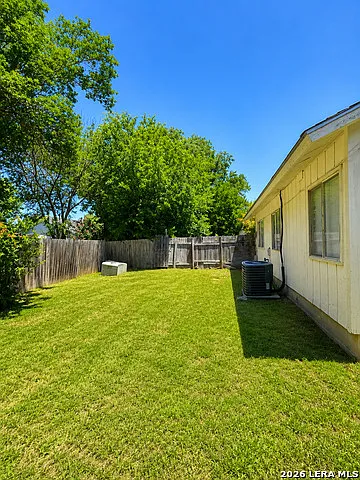 8023 Laurel Bnd — Photo 21