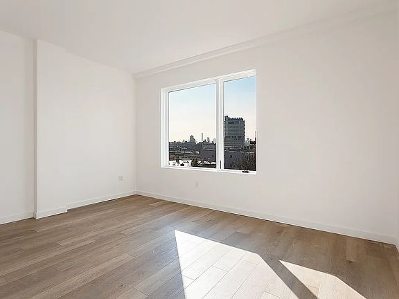 4th image of 1000 Lorimer St #509