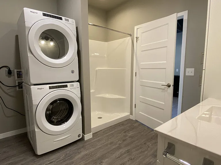 1 BR|1B|100 Irvin St.|Laundry & Bathroom
