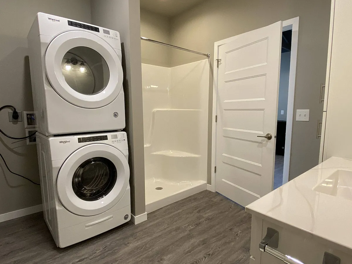 1 BR|1B|100 Irvin St.|Laundry & Bathroom - 400 Court St S